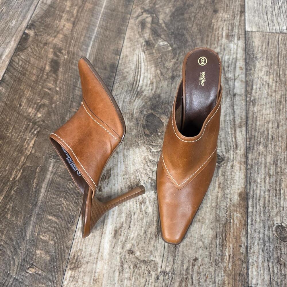 Vintage leather mule heels pointed